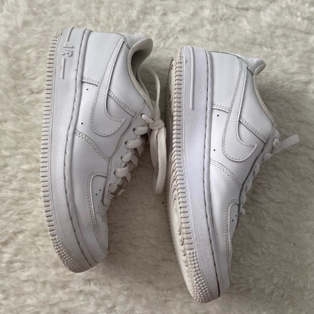 Womens Nike Air Force 1 low casual sneakers size 6 💙
